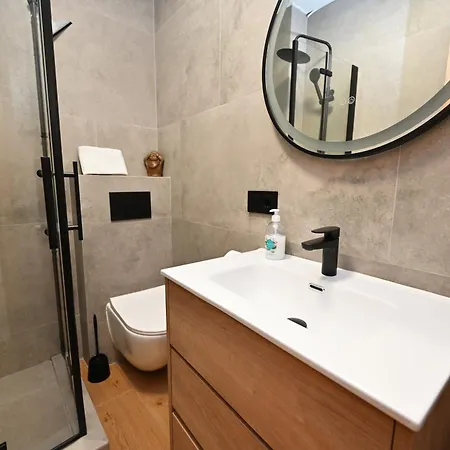 Golden-apartment Apartment