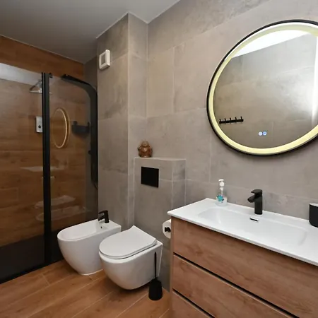 Golden-apartment Apartment